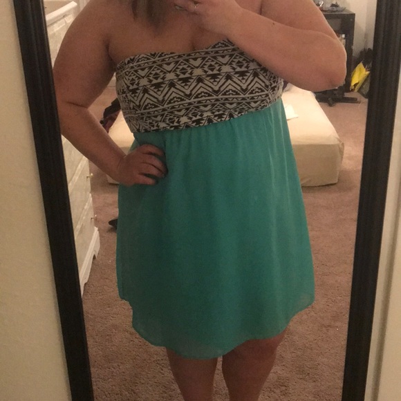 Vanity Dresses & Skirts - Strapless knee length semi formal dress